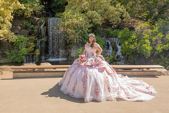 Sofia Mia quinceañera photos, videos, session, at Los Ageles Arboretum and Botanic Garden in Arcadia Ca, Gustavo Villarreal photographer, videographer, 323-633-8283, www.gvphotoandvideo.com