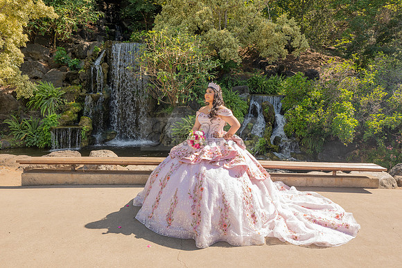 Sofia Mia quinceañera photos, videos, session, at Los Ageles Arboretum and Botanic Garden in Arcadia Ca, Gustavo Villarreal photographer, videographer, 323-633-8283, www.gvphotoandvideo.com