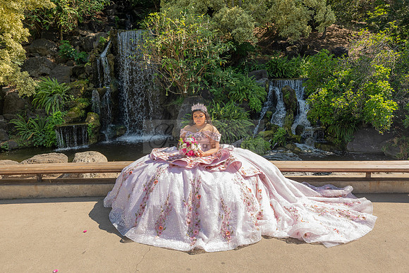 Sofia Mia quinceañera photos, videos, session, at Los Ageles Arboretum and Botanic Garden in Arcadia Ca, Gustavo Villarreal photographer, videographer, 323-633-8283, www.gvphotoandvideo.com
