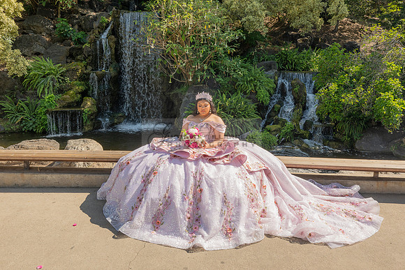 Sofia Mia quinceañera photos, videos, session, at Los Ageles Arboretum and Botanic Garden in Arcadia Ca, Gustavo Villarreal photographer, videographer, 323-633-8283, www.gvphotoandvideo.com