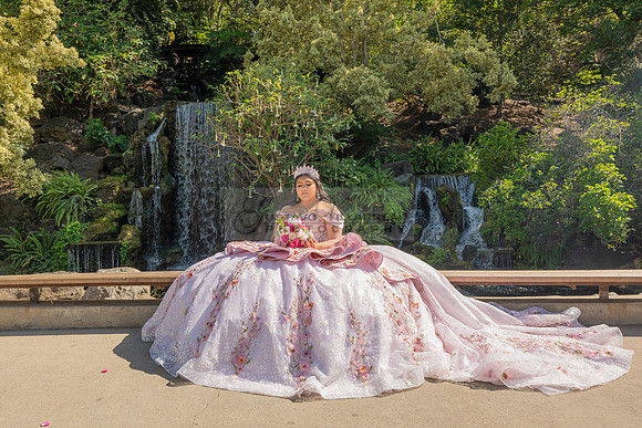 Sofia Mia quinceañera photos, videos, session, at Los Ageles Arboretum and Botanic Garden in Arcadia Ca, Gustavo Villarreal photographer, videographer, 323-633-8283, www.gvphotoandvideo.com