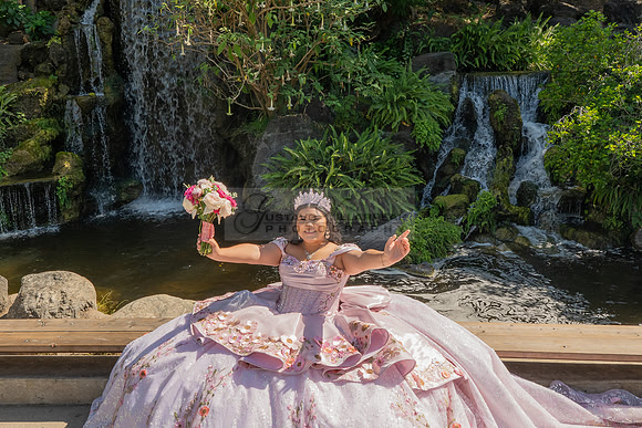 Sofia Mia quinceañera photos, videos, session, at Los Ageles Arboretum and Botanic Garden in Arcadia Ca, Gustavo Villarreal photographer, videographer, 323-633-8283, www.gvphotoandvideo.com