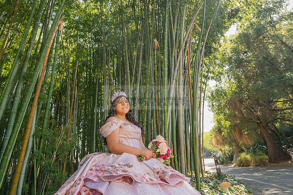 Sofia Mia quinceañera photos, videos, session, at Los Ageles Arboretum and Botanic Garden in Arcadia Ca, Gustavo Villarreal photographer, videographer, 323-633-8283, www.gvphotoandvideo.com