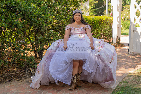 Sofia Mia quinceañera photos, videos, session, at Los Ageles Arboretum and Botanic Garden in Arcadia Ca, Gustavo Villarreal photographer, videographer, 323-633-8283, www.gvphotoandvideo.com