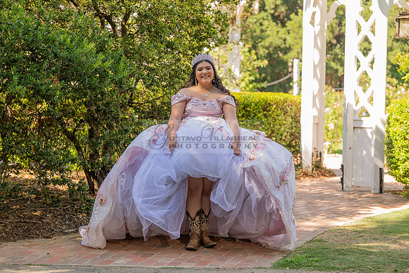 Sofia Mia quinceañera photos, videos, session, at Los Ageles Arboretum and Botanic Garden in Arcadia Ca, Gustavo Villarreal photographer, videographer, 323-633-8283, www.gvphotoandvideo.com