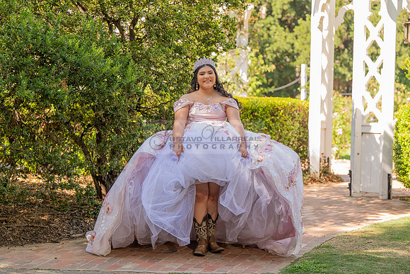 Sofia Mia quinceañera photos, videos, session, at Los Ageles Arboretum and Botanic Garden in Arcadia Ca, Gustavo Villarreal photographer, videographer, 323-633-8283, www.gvphotoandvideo.com