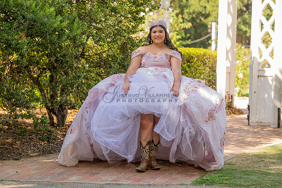 Sofia Mia quinceañera photos, videos, session, at Los Ageles Arboretum and Botanic Garden in Arcadia Ca, Gustavo Villarreal photographer, videographer, 323-633-8283, www.gvphotoandvideo.com