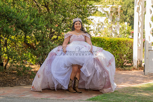 Sofia Mia quinceañera photos, videos, session, at Los Ageles Arboretum and Botanic Garden in Arcadia Ca, Gustavo Villarreal photographer, videographer, 323-633-8283, www.gvphotoandvideo.com