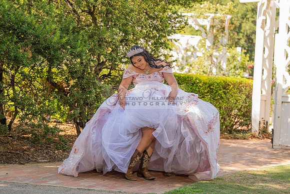 Sofia Mia quinceañera photos, videos, session, at Los Ageles Arboretum and Botanic Garden in Arcadia Ca, Gustavo Villarreal photographer, videographer, 323-633-8283, www.gvphotoandvideo.com