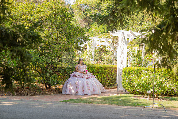 Sofia Mia quinceañera photos, videos, session, at Los Ageles Arboretum and Botanic Garden in Arcadia Ca, Gustavo Villarreal photographer, videographer, 323-633-8283, www.gvphotoandvideo.com