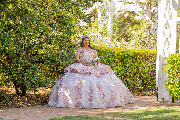 Sofia Mia quinceañera photos, videos, session, at Los Ageles Arboretum and Botanic Garden in Arcadia Ca, Gustavo Villarreal photographer, videographer, 323-633-8283, www.gvphotoandvideo.com