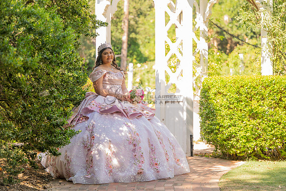 Sofia Mia quinceañera photos, videos, session, at Los Ageles Arboretum and Botanic Garden in Arcadia Ca, Gustavo Villarreal photographer, videographer, 323-633-8283, www.gvphotoandvideo.com