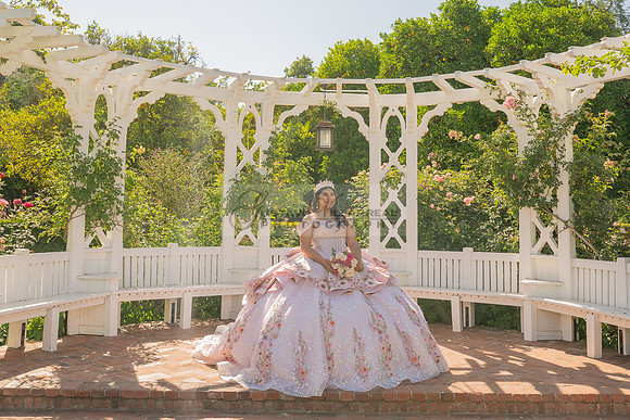 Sofia Mia quinceañera photos, videos, session, at Los Ageles Arboretum and Botanic Garden in Arcadia Ca, Gustavo Villarreal photographer, videographer, 323-633-8283, www.gvphotoandvideo.com