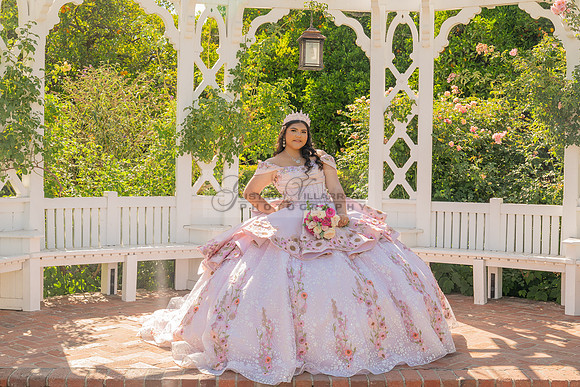 Sofia Mia quinceañera photos, videos, session, at Los Ageles Arboretum and Botanic Garden in Arcadia Ca, Gustavo Villarreal photographer, videographer, 323-633-8283, www.gvphotoandvideo.com