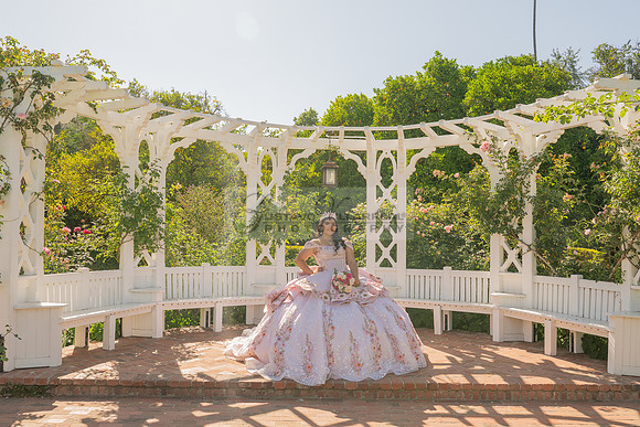 Sofia Mia quinceañera photos, videos, session, at Los Ageles Arboretum and Botanic Garden in Arcadia Ca, Gustavo Villarreal photographer, videographer, 323-633-8283, www.gvphotoandvideo.com