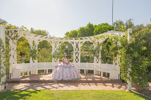 Sofia Mia quinceañera photos, videos, session, at Los Ageles Arboretum and Botanic Garden in Arcadia Ca, Gustavo Villarreal photographer, videographer, 323-633-8283, www.gvphotoandvideo.com