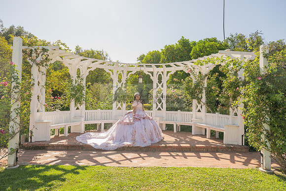 Sofia Mia quinceañera photos, videos, session, at Los Ageles Arboretum and Botanic Garden in Arcadia Ca, Gustavo Villarreal photographer, videographer, 323-633-8283, www.gvphotoandvideo.com