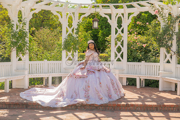 Sofia Mia quinceañera photos, videos, session, at Los Ageles Arboretum and Botanic Garden in Arcadia Ca, Gustavo Villarreal photographer, videographer, 323-633-8283, www.gvphotoandvideo.com