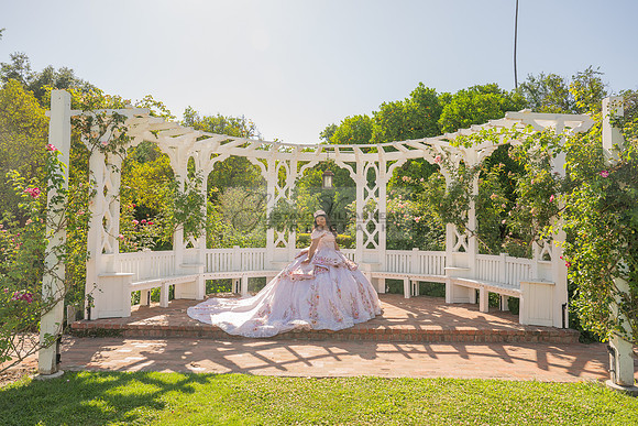 Sofia Mia quinceañera photos, videos, session, at Los Ageles Arboretum and Botanic Garden in Arcadia Ca, Gustavo Villarreal photographer, videographer, 323-633-8283, www.gvphotoandvideo.com