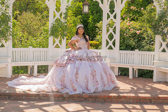 Sofia Mia quinceañera photos, videos, session, at Los Ageles Arboretum and Botanic Garden in Arcadia Ca, Gustavo Villarreal photographer, videographer, 323-633-8283, www.gvphotoandvideo.com