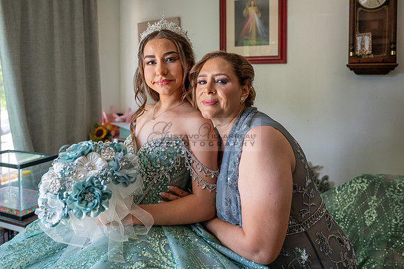 Mariajose quinceanera celebration, ceremony reception at Luminarias Restaurant in Monterey Park Ca, Gustavo Villarreal Photographer, videographer, 323-633-8283, www.gustavovillarreal.com
