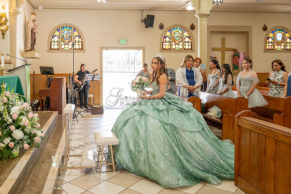 Mariajose quinceanera celebration, ceremony reception at Luminarias Restaurant in Monterey Park Ca, Gustavo Villarreal Photographer, videographer, 323-633-8283, www.gustavovillarreal.com