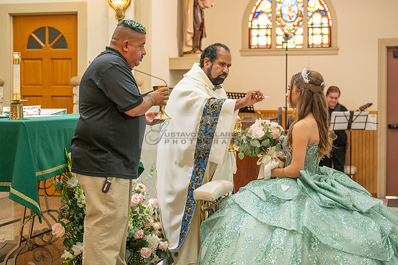 Mariajose quinceanera celebration, ceremony reception at Luminarias Restaurant in Monterey Park Ca, Gustavo Villarreal Photographer, videographer, 323-633-8283, www.gustavovillarreal.com