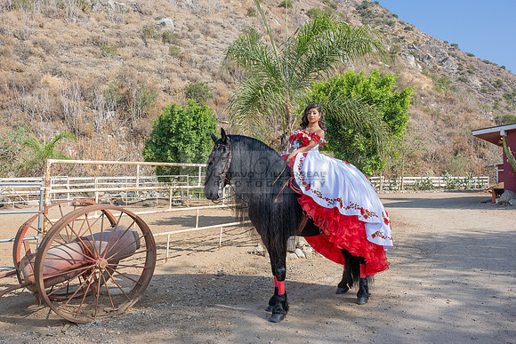 Sabrina Ai Crescencio quinceanera photoshoot photo, video en caballos, Duarte Ca, 323-633-8283, www.gvphotoandvideo.com