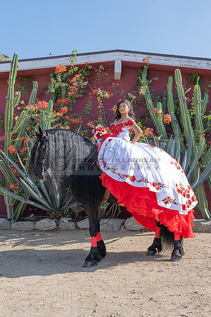 Sabrina Ai Crescencio quinceanera photoshoot photo, video en caballos, Duarte Ca, 323-633-8283, www.gvphotoandvideo.com