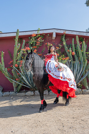 Sabrina Ai Crescencio quinceanera photoshoot photo, video en caballos, Duarte Ca, 323-633-8283, www.gvphotoandvideo.com
