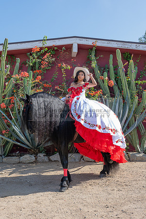 Sabrina Ai Crescencio quinceanera photoshoot photo, video en caballos, Duarte Ca, 323-633-8283, www.gvphotoandvideo.com