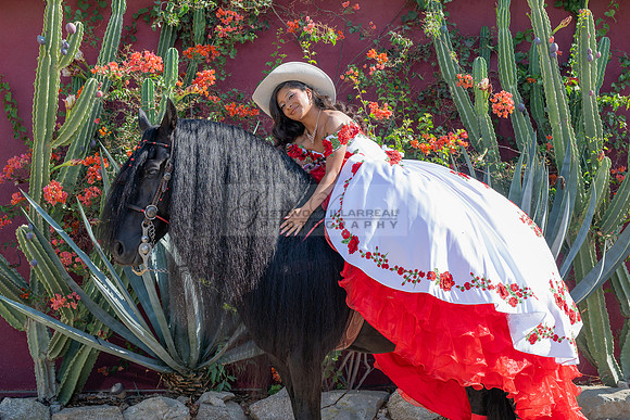 Sabrina Ai Crescencio quinceanera photoshoot photo, video en caballos, Duarte Ca, 323-633-8283, www.gvphotoandvideo.com
