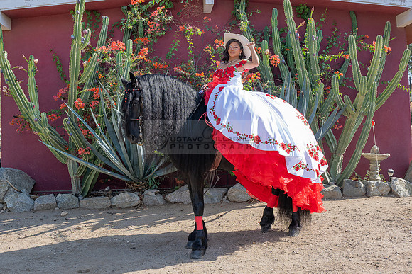 Sabrina Ai Crescencio quinceanera photoshoot photo, video en caballos, Duarte Ca, 323-633-8283, www.gvphotoandvideo.com