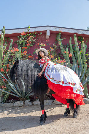 Sabrina Ai Crescencio quinceanera photoshoot photo, video en caballos, Duarte Ca, 323-633-8283, www.gvphotoandvideo.com