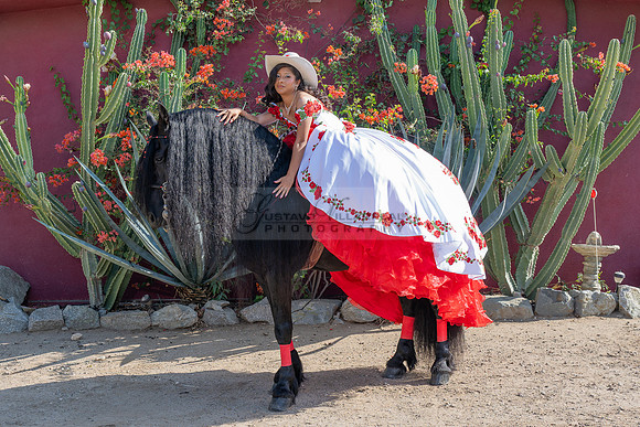Sabrina Ai Crescencio quinceanera photoshoot photo, video en caballos, Duarte Ca, 323-633-8283, www.gvphotoandvideo.com