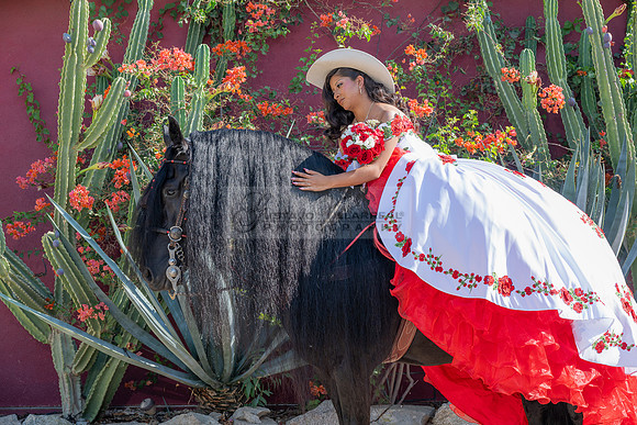 Sabrina Ai Crescencio quinceanera photoshoot photo, video en caballos, Duarte Ca, 323-633-8283, www.gvphotoandvideo.com