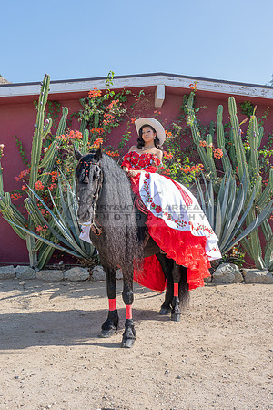 Sabrina Ai Crescencio quinceanera photoshoot photo, video en caballos, Duarte Ca, 323-633-8283, www.gvphotoandvideo.com