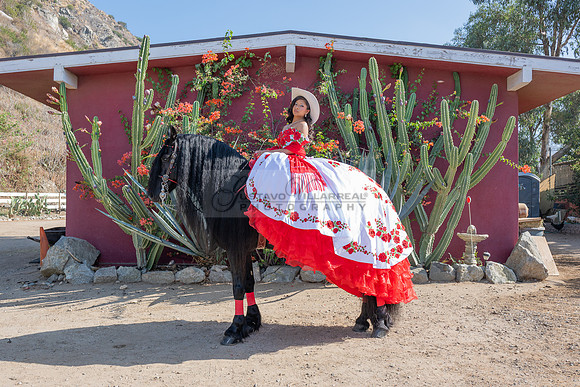 Sabrina Ai Crescencio quinceanera photoshoot photo, video en caballos, Duarte Ca, 323-633-8283, www.gvphotoandvideo.com
