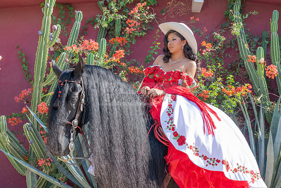 Sabrina Ai Crescencio quinceanera photoshoot photo, video en caballos, Duarte Ca, 323-633-8283, www.gvphotoandvideo.com