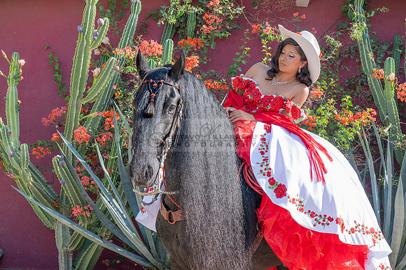 Sabrina Ai Crescencio quinceanera photoshoot photo, video en caballos, Duarte Ca, 323-633-8283, www.gvphotoandvideo.com