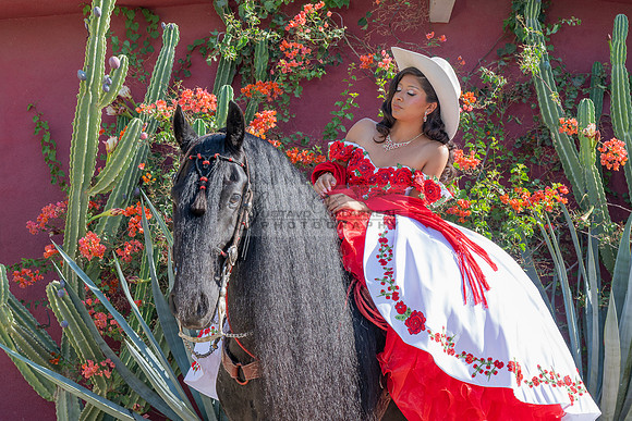 Sabrina Ai Crescencio quinceanera photoshoot photo, video en caballos, Duarte Ca, 323-633-8283, www.gvphotoandvideo.com