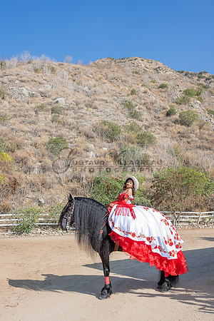 Sabrina Ai Crescencio quinceanera photoshoot photo, video en caballos, Duarte Ca, 323-633-8283, www.gvphotoandvideo.com