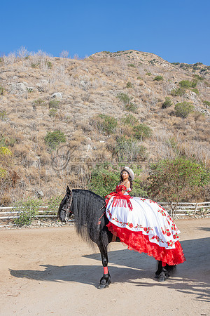 Sabrina Ai Crescencio quinceanera photoshoot photo, video en caballos, Duarte Ca, 323-633-8283, www.gvphotoandvideo.com