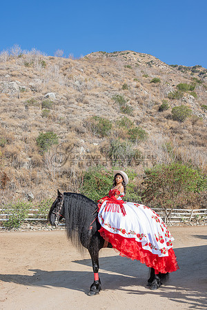 Sabrina Ai Crescencio quinceanera photoshoot photo, video en caballos, Duarte Ca, 323-633-8283, www.gvphotoandvideo.com