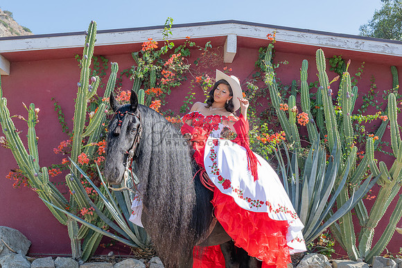 Sabrina Ai Crescencio quinceanera photoshoot photo, video en caballos, Duarte Ca, 323-633-8283, www.gvphotoandvideo.com