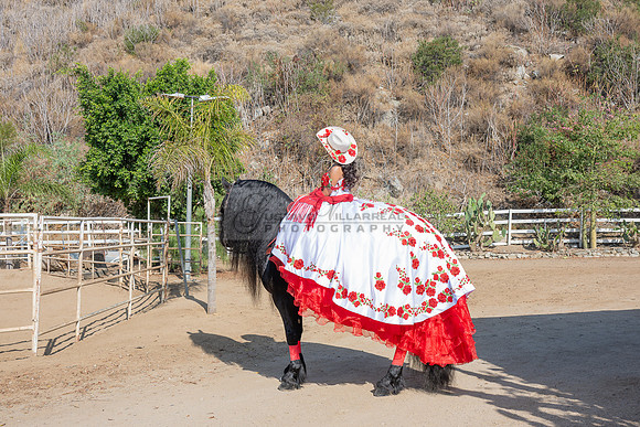 Sabrina Ai Crescencio quinceanera photoshoot photo, video en caballos, Duarte Ca, 323-633-8283, www.gvphotoandvideo.com