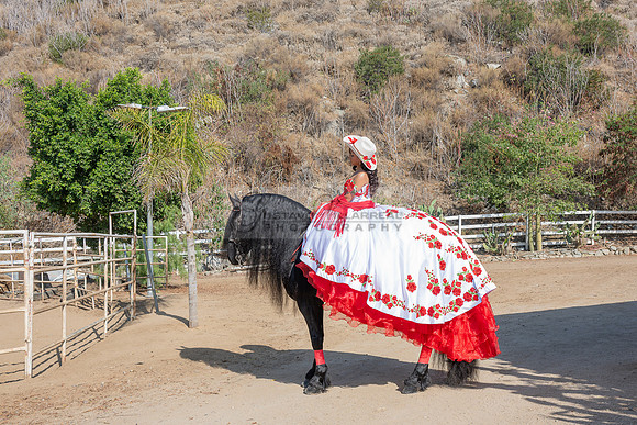 Sabrina Ai Crescencio quinceanera photoshoot photo, video en caballos, Duarte Ca, 323-633-8283, www.gvphotoandvideo.com