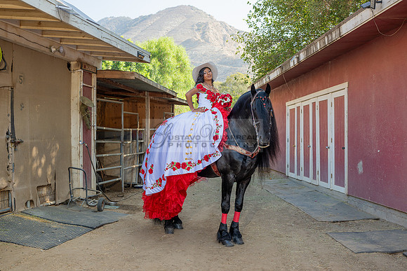 Sabrina Ai Crescencio quinceanera photoshoot photo, video en caballos, Duarte Ca, 323-633-8283, www.gvphotoandvideo.com