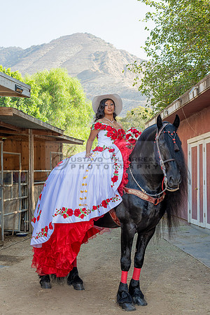 Sabrina Ai Crescencio quinceanera photoshoot photo, video en caballos, Duarte Ca, 323-633-8283, www.gvphotoandvideo.com