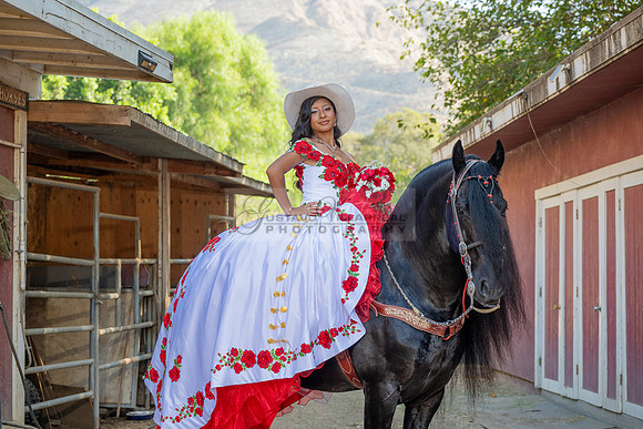 Sabrina Ai Crescencio quinceanera photoshoot photo, video en caballos, Duarte Ca, 323-633-8283, www.gvphotoandvideo.com
